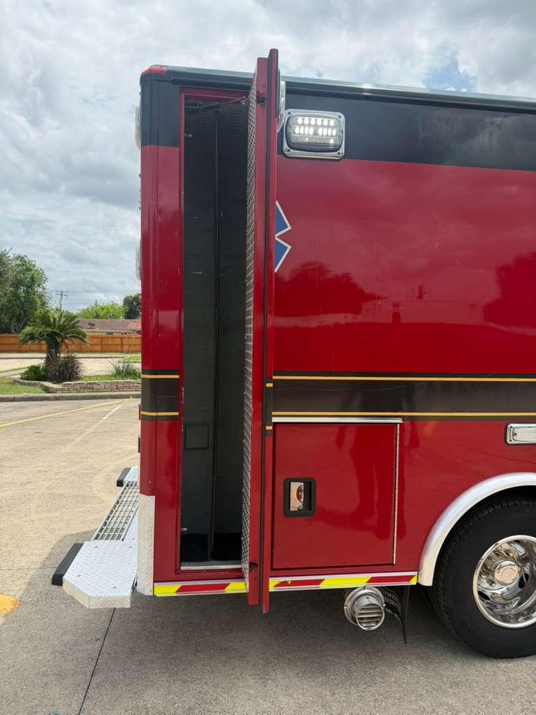 2017 Ford Type I Ambulance - image 18