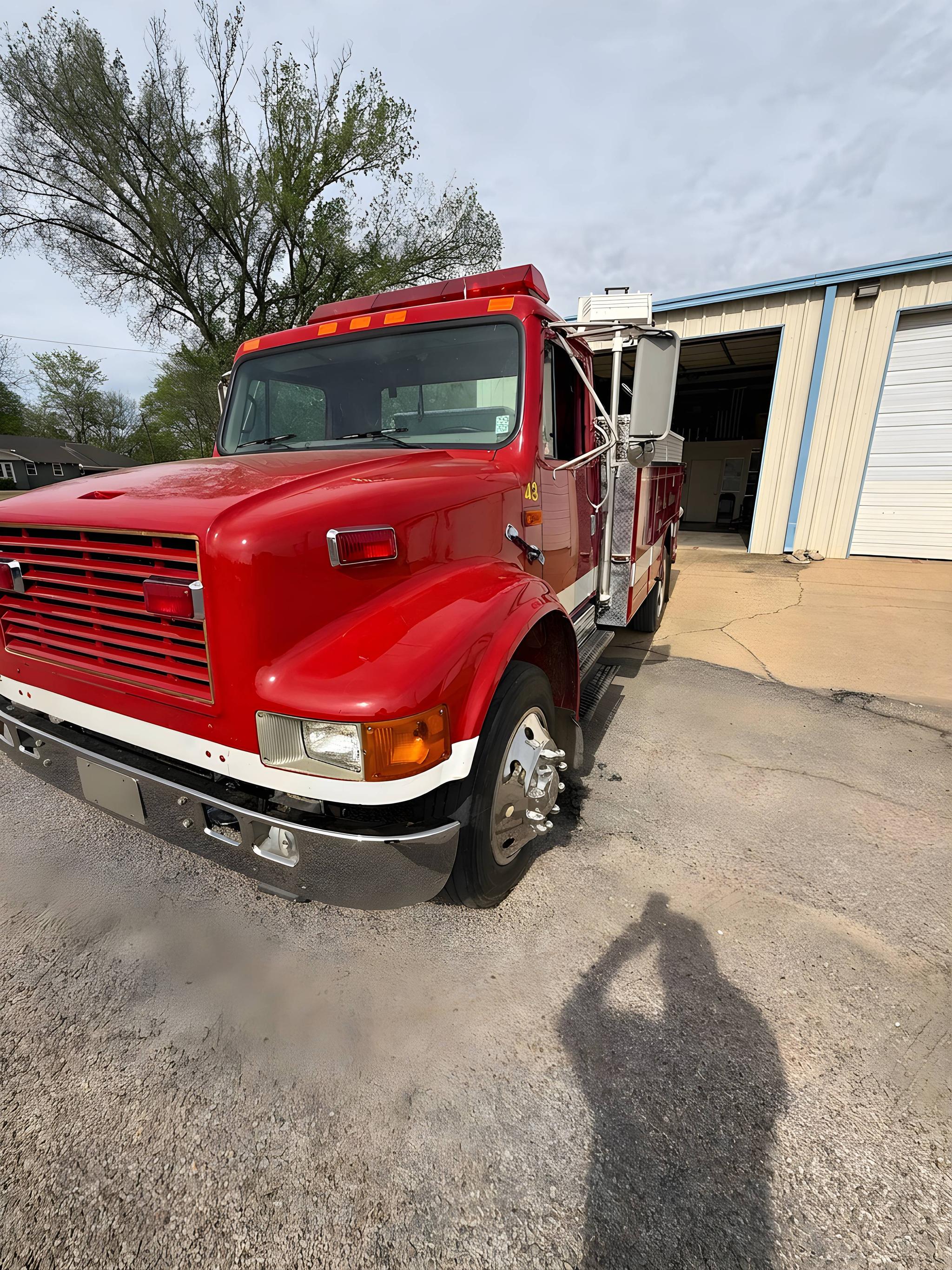 1998 International 4700 Brush Truck - image 3