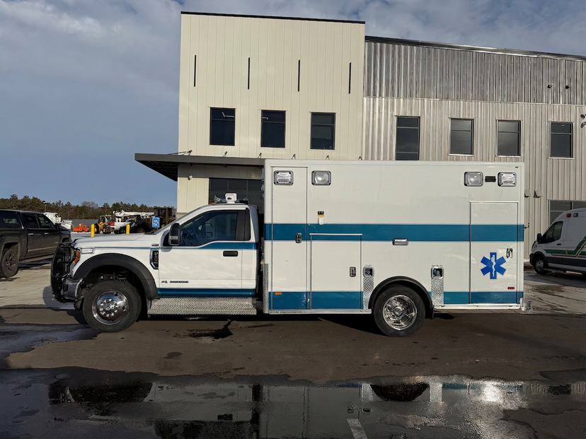 2017 PL-Custom Ford 4x4 Type I Ambulance — photo 6