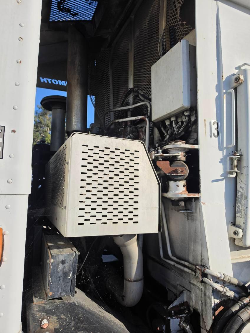 2009 Peterbilt New Way Front Loader - image 7