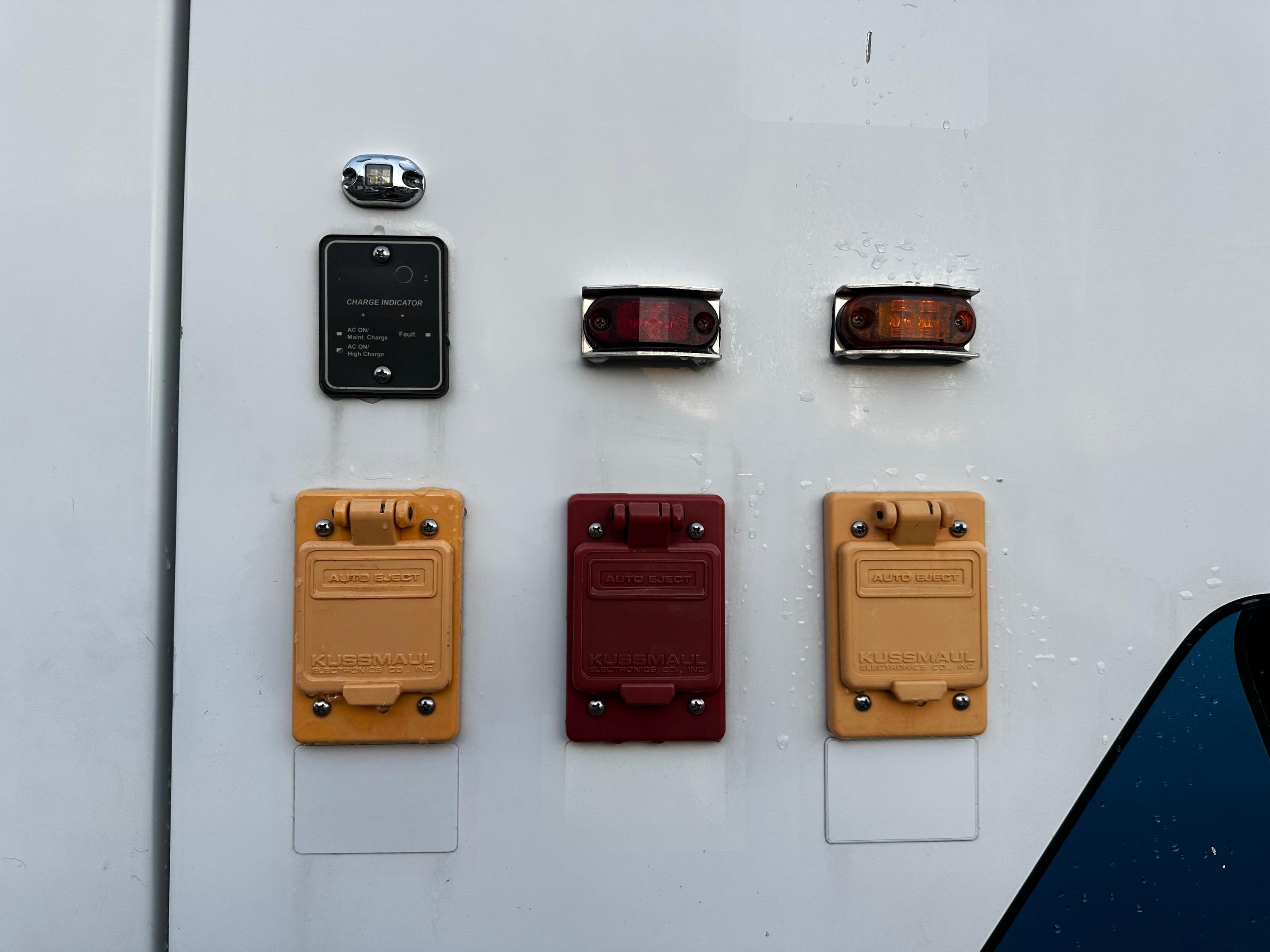 2012 LifeLine GMC Type III Ambulance - image 18