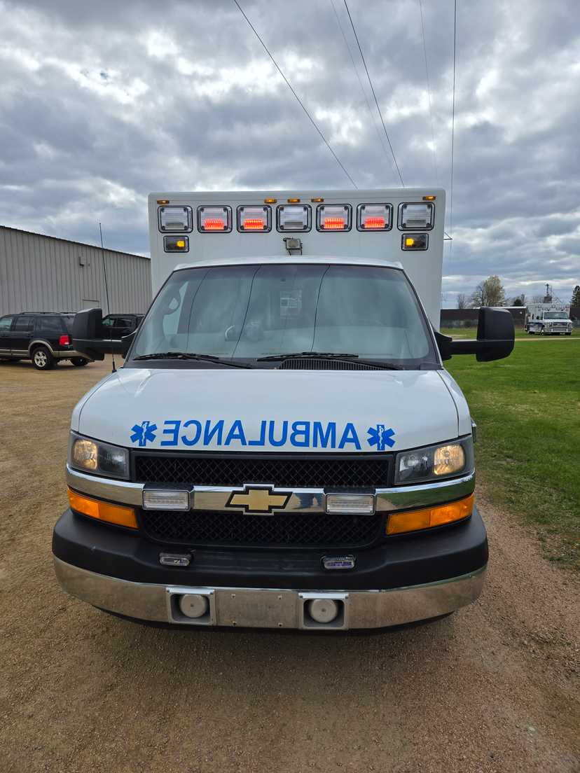 2013 PL-Custom Chevrolet Type III Ambulance — photo 3