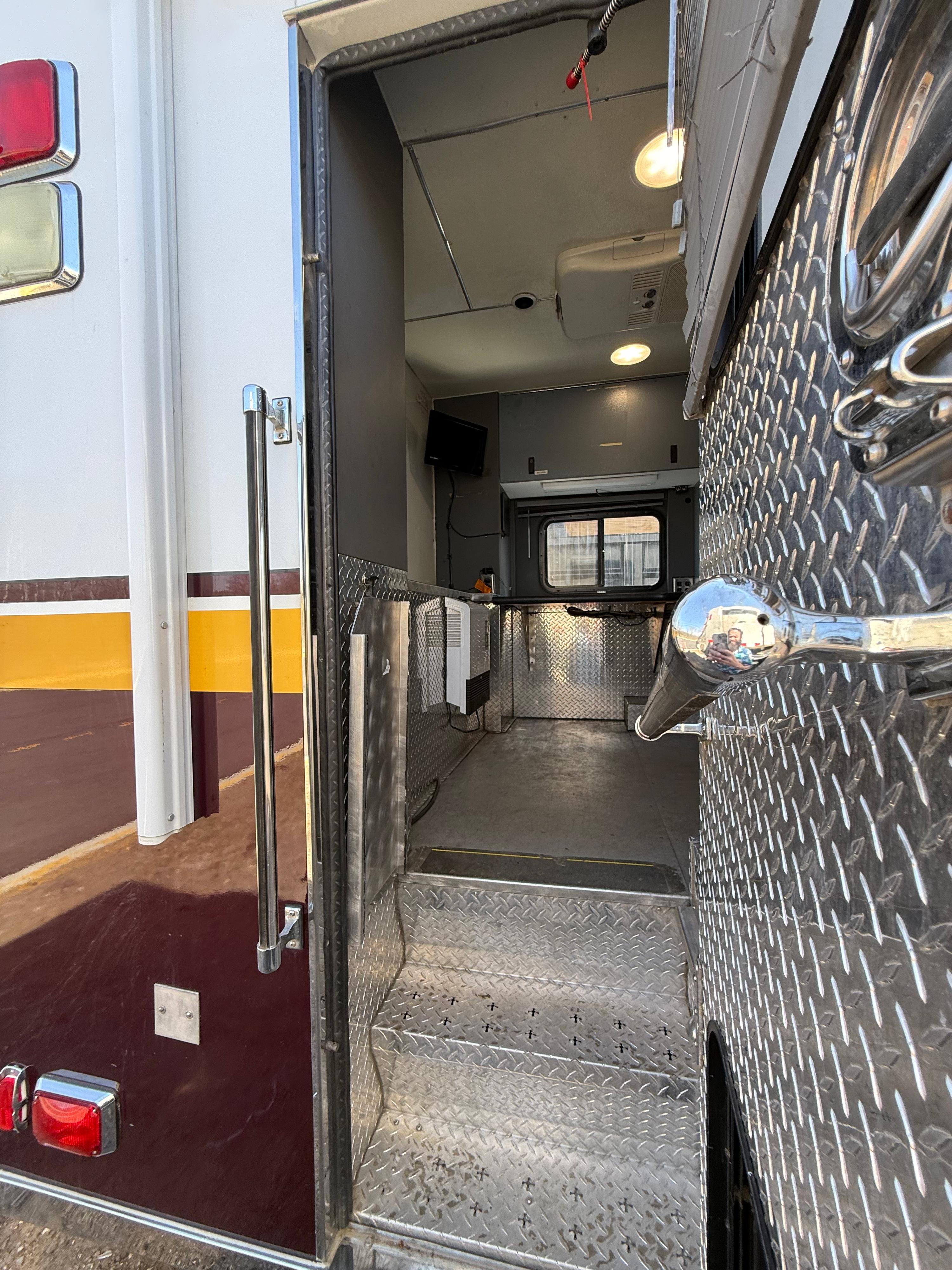 2001 E-One Command Center - image 17