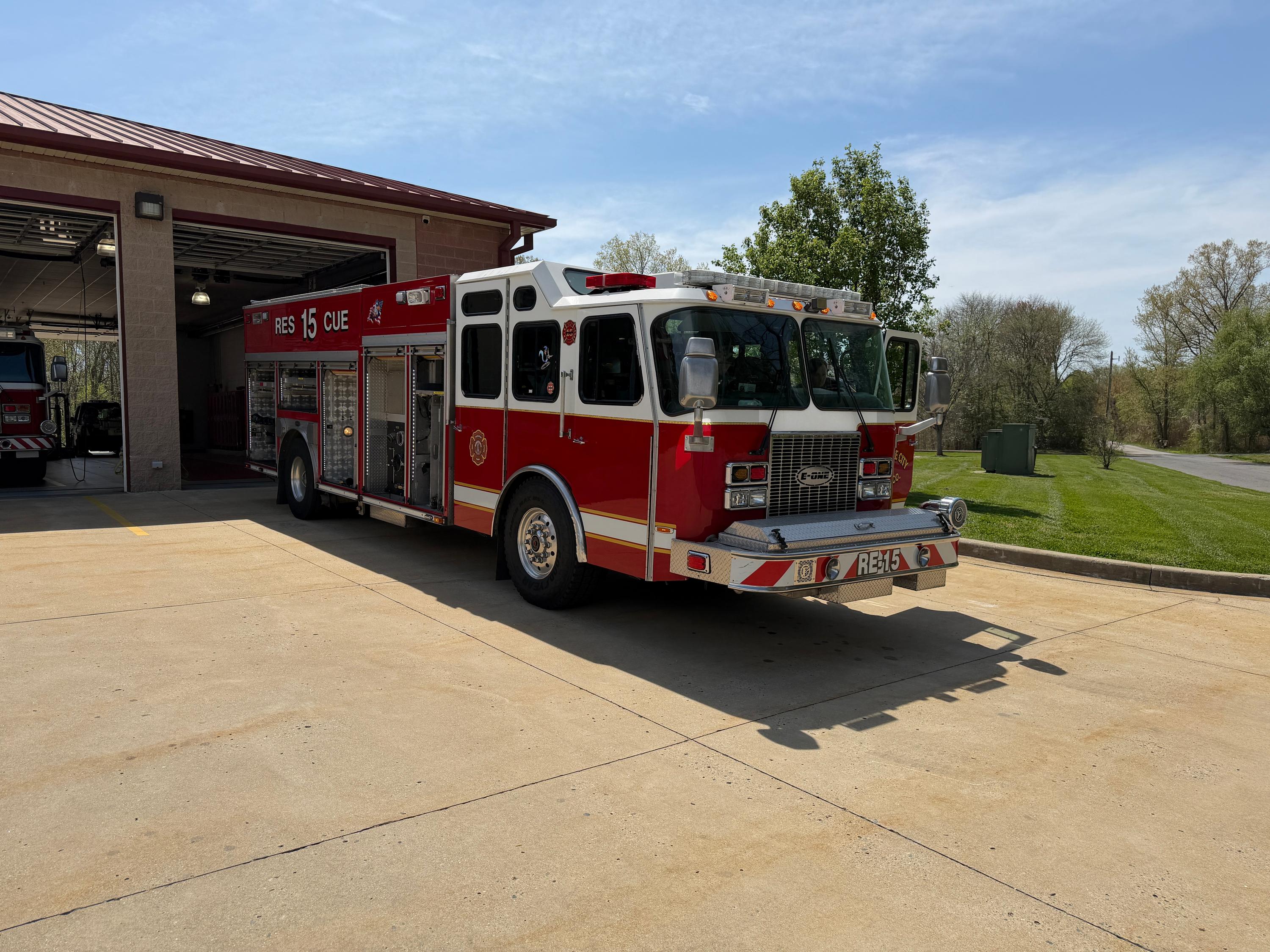 2002 E-One Cyclone Rescue Pumper - image 6