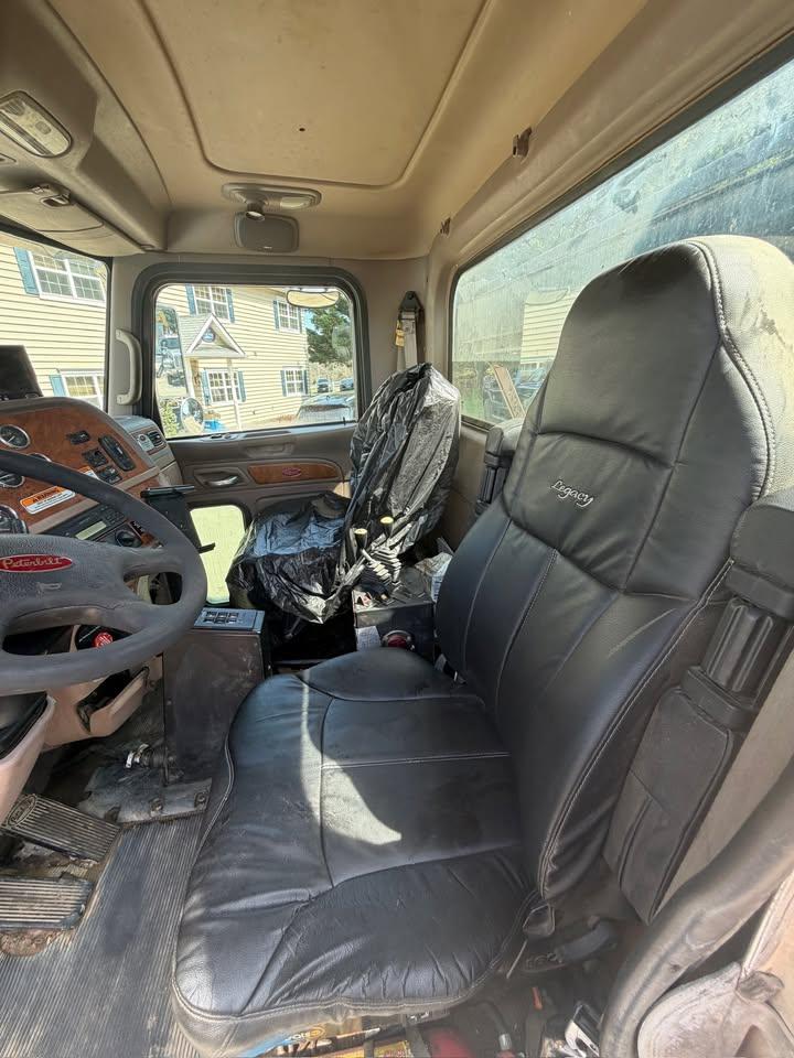 2008 Peterbilt Roll-Off - image 11