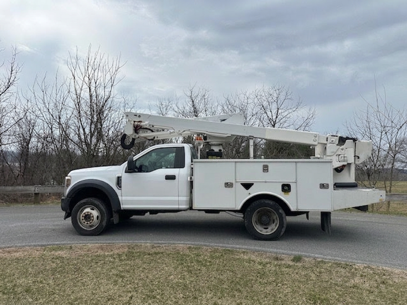 2019 Ford F550 4x4 Bucket Truck w/ Altec AT40G Boom (45 ft) — photo 8