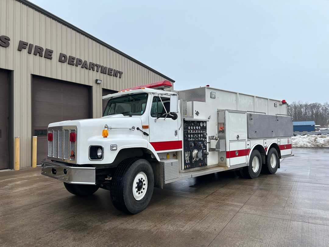 1995 3D International Pumper Tanker