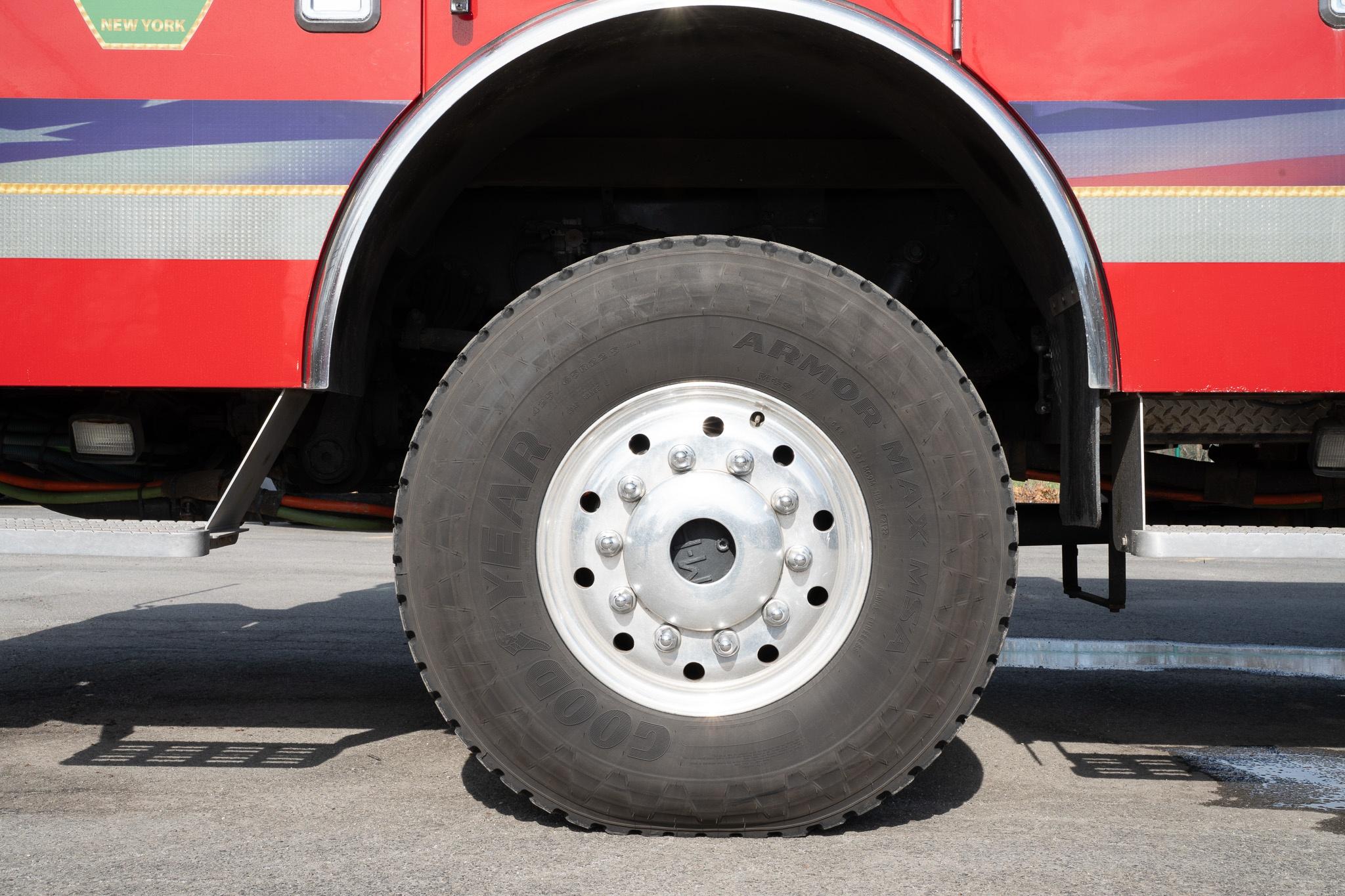 2009 KME Predator 4x4 Heavy Rescue - image 61