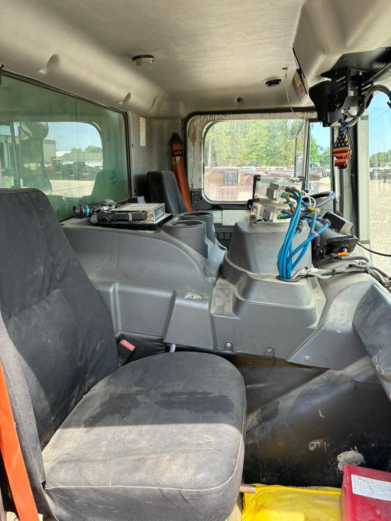 2017 Mack Heil Front Loader - image 18