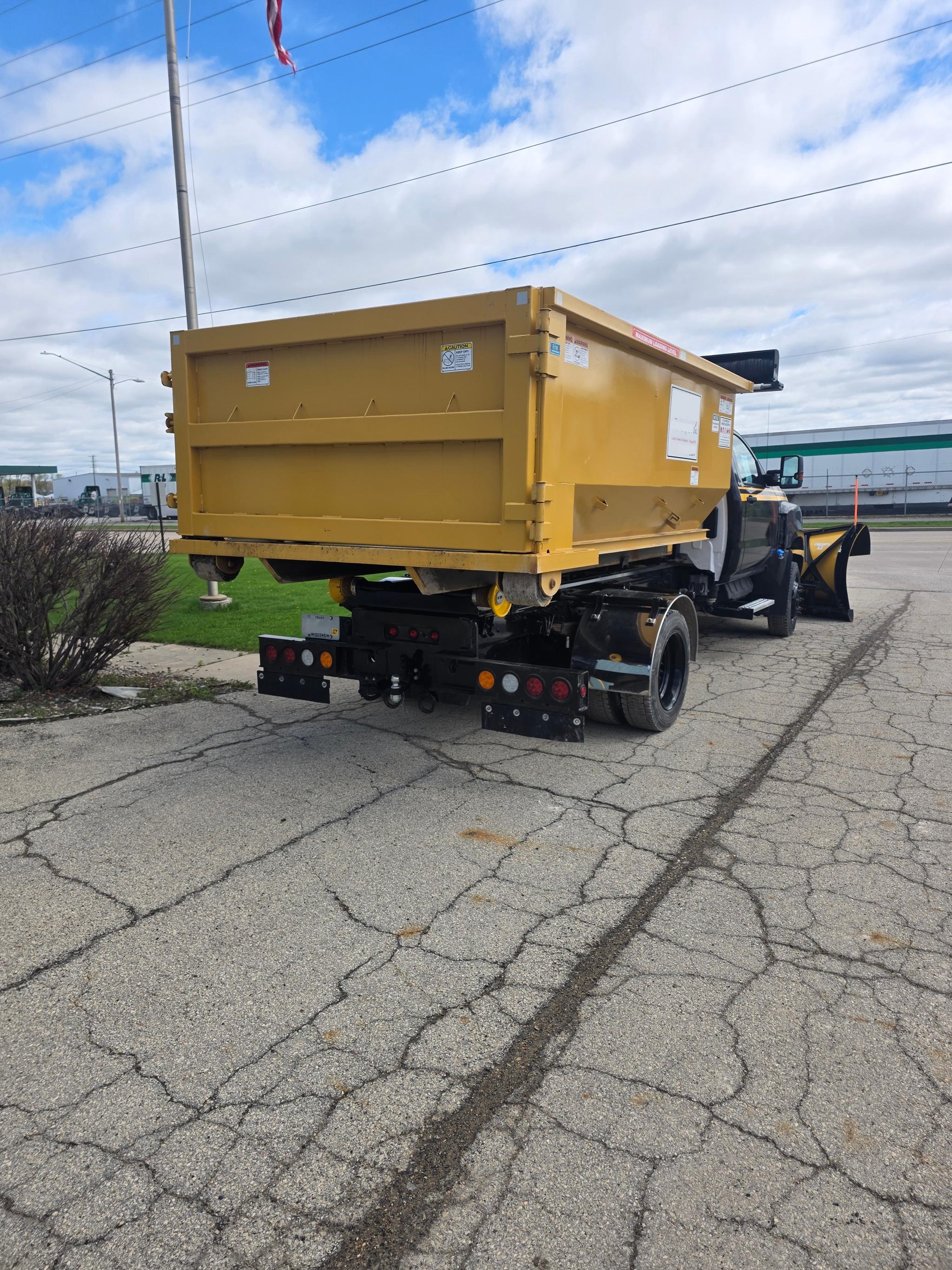 2023 Chevrolet Chevrolet 4x4 Hooklift - image 3