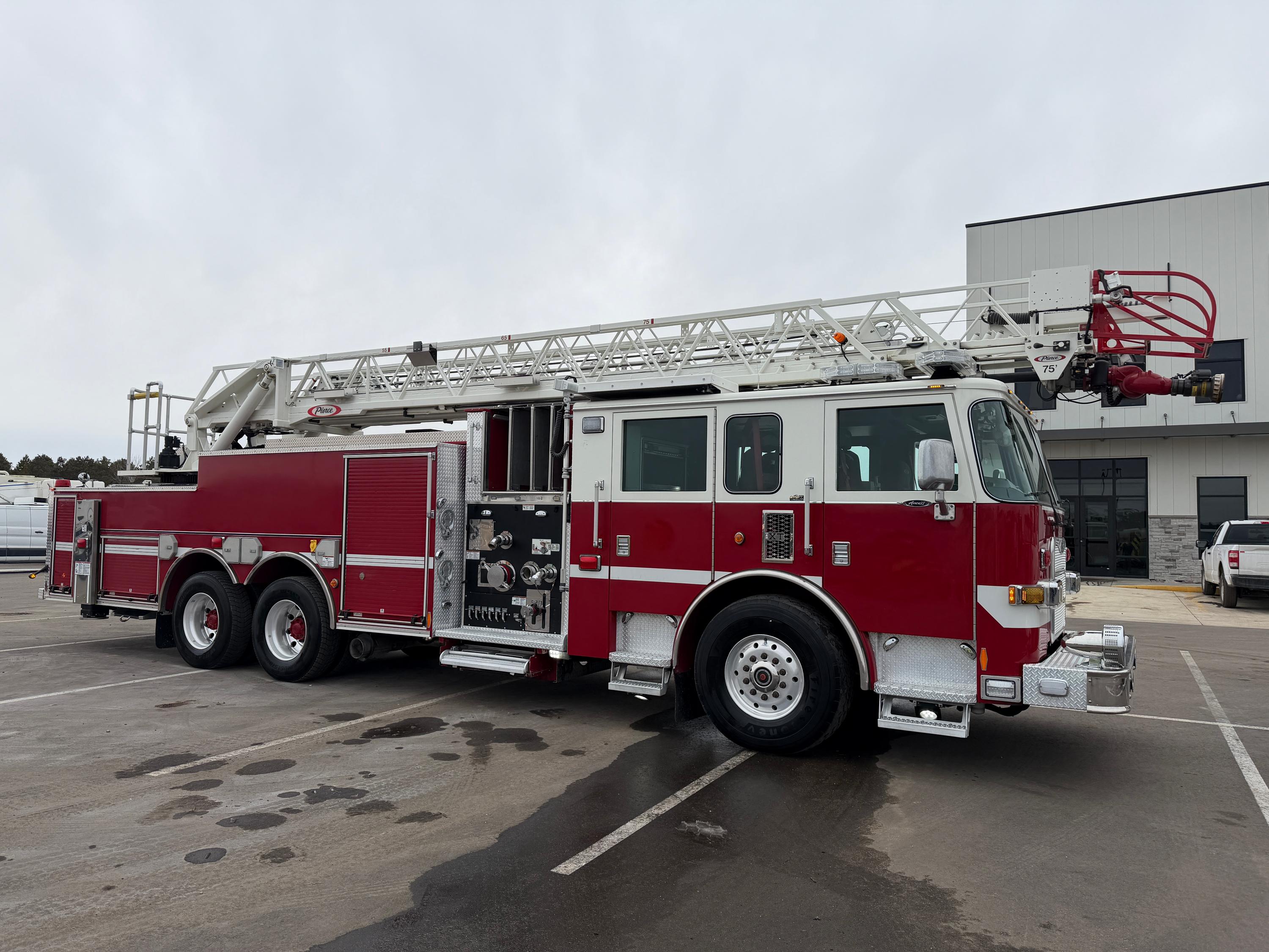 2018 Pierce ARROW XT 75' Aerial - image 6