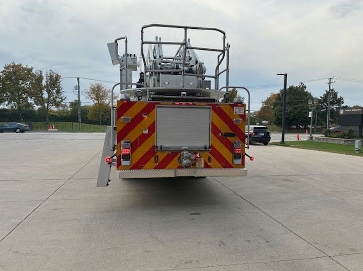 2016 Pierce Velocity 100' Quint - image 7