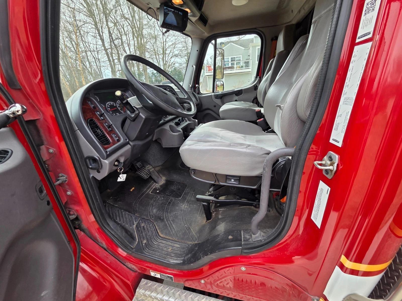 2016 PL-Custom Freightliner Type I Ambulance - image 9