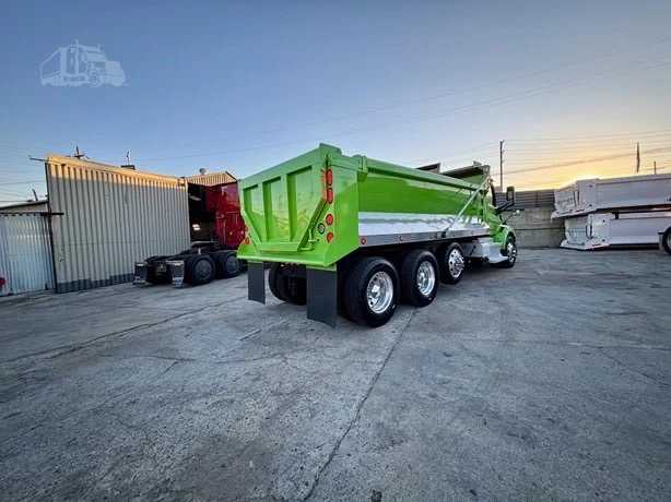 2020 Peterbilt 579 Dump Truck — photo 6