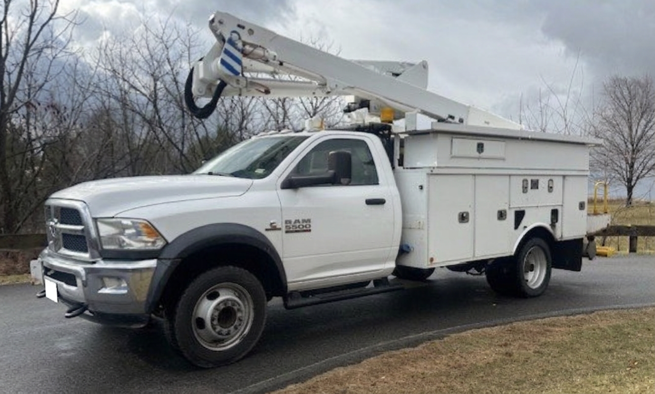 2018 Ram 5500 4x4 Bucket Truck w/ Altec AT40G Boom (45 ft) - image 9
