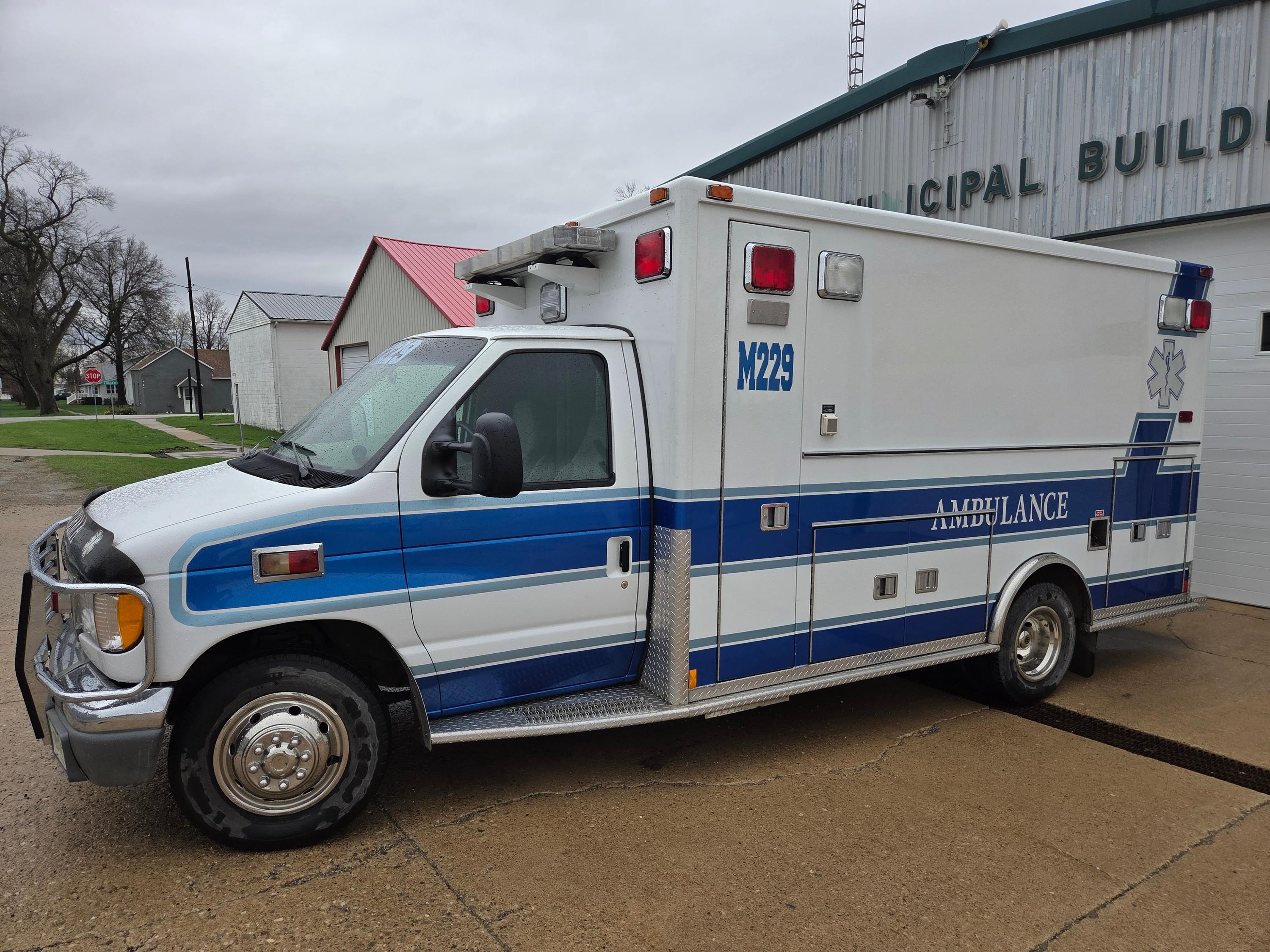 1999 MedTec Ford Type III Ambulance - image 1
