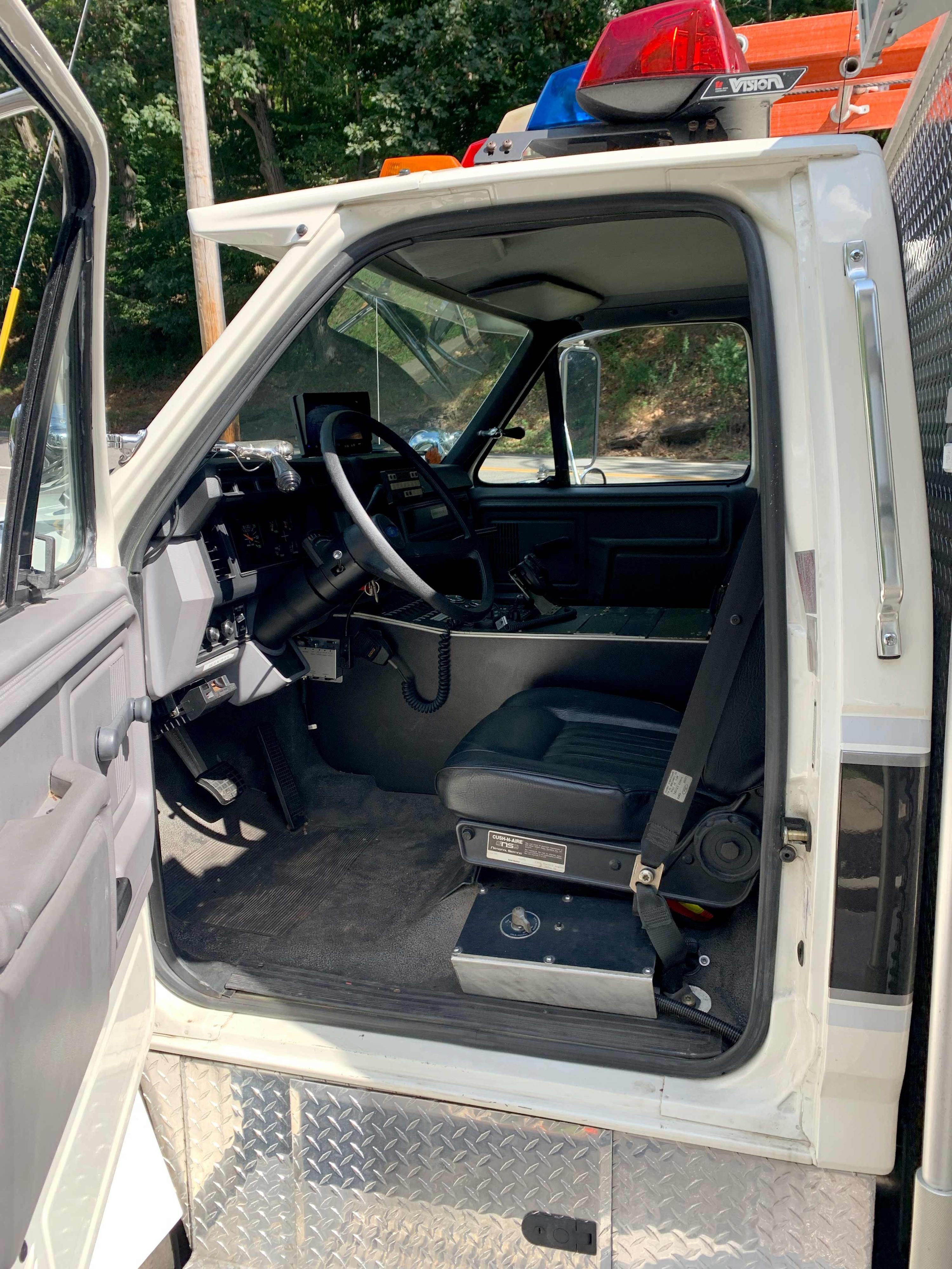 1996 Ford F600 Light Rescue - image 5