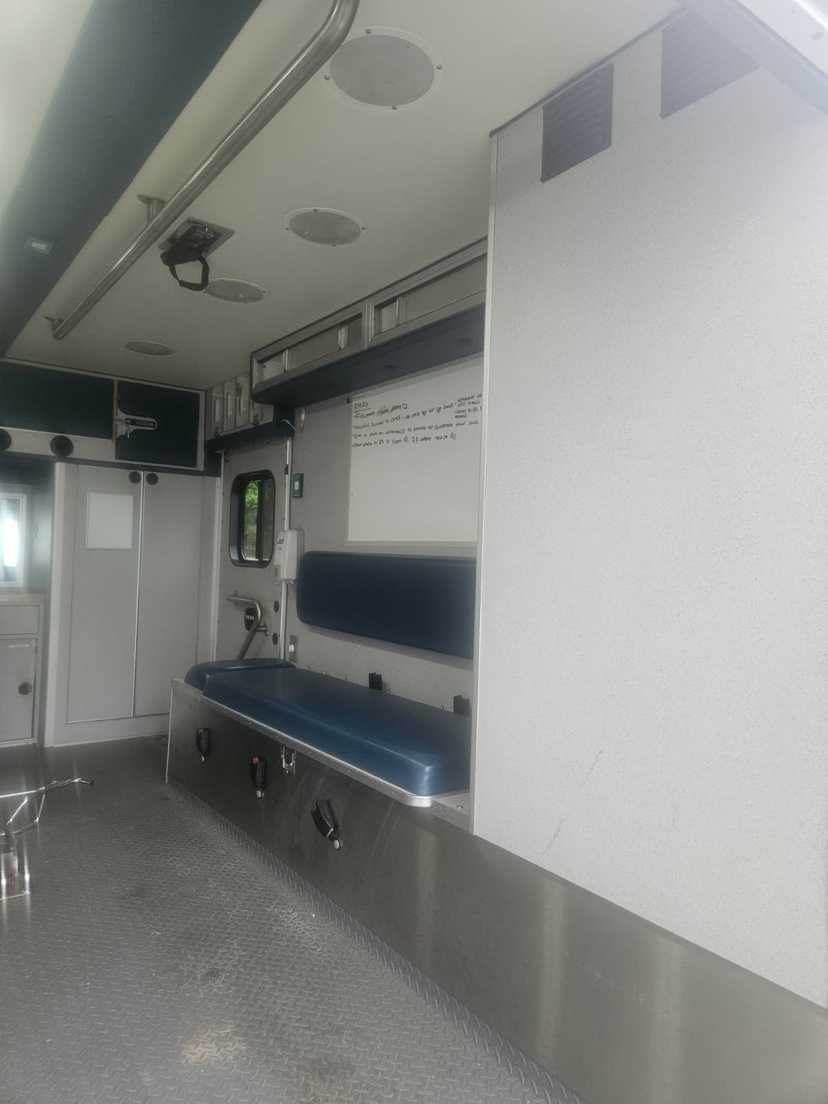 2013 Chevrolet G4500 Type III Ambulance — photo 4