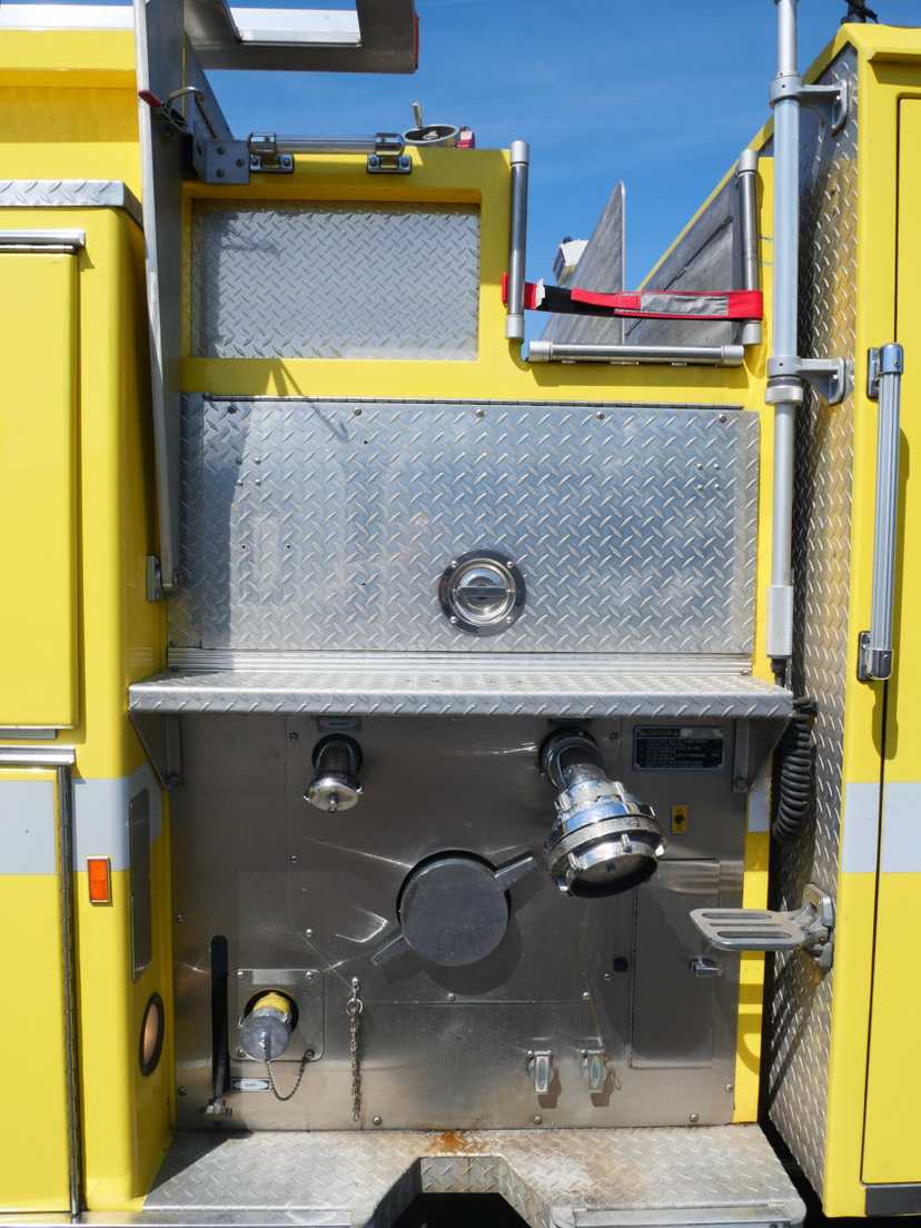 1995 E-One Cyclone Pumper — photo 8