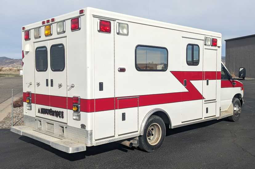 2003 McCoy Miller Ford Type III Ambulance — photo 4