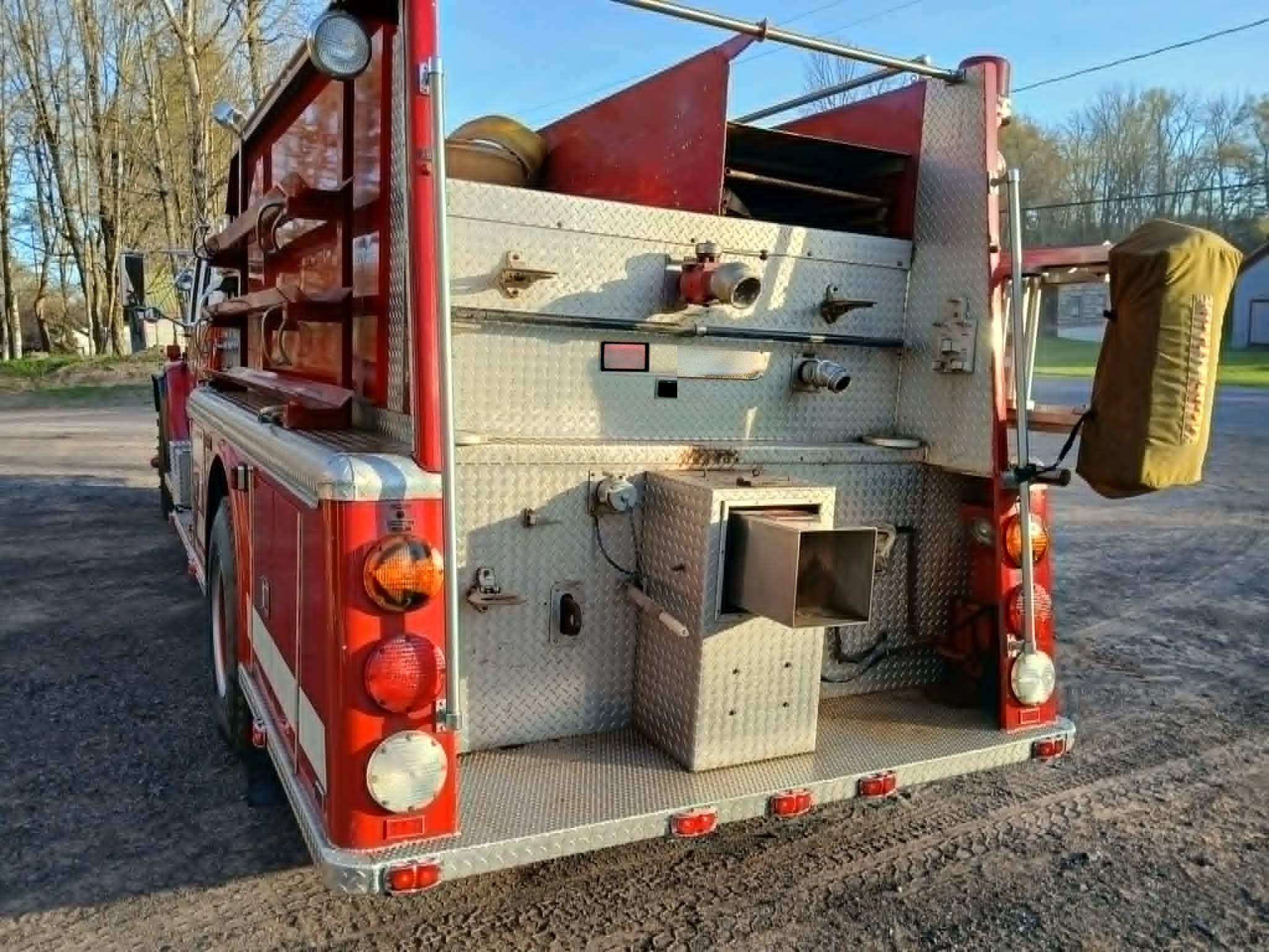 1987 International Pumper Tanker - image 3