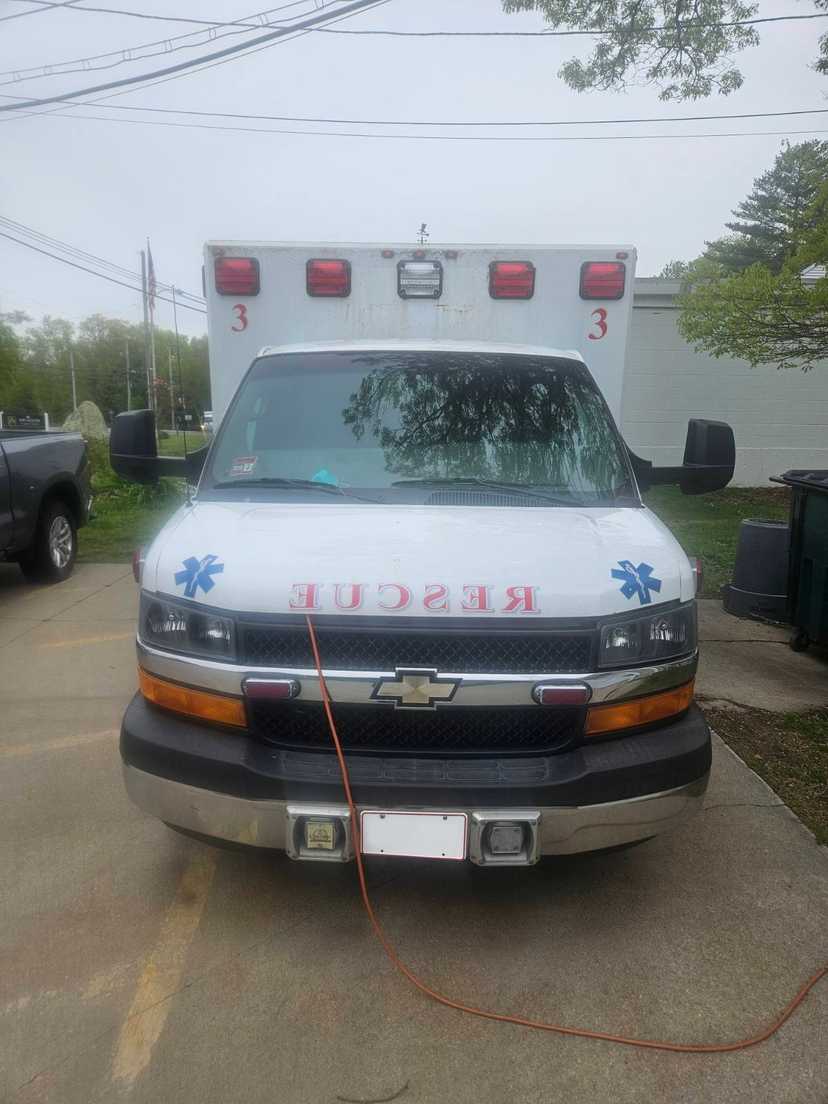 2013 Chevrolet G4500 Type III Ambulance — photo 2