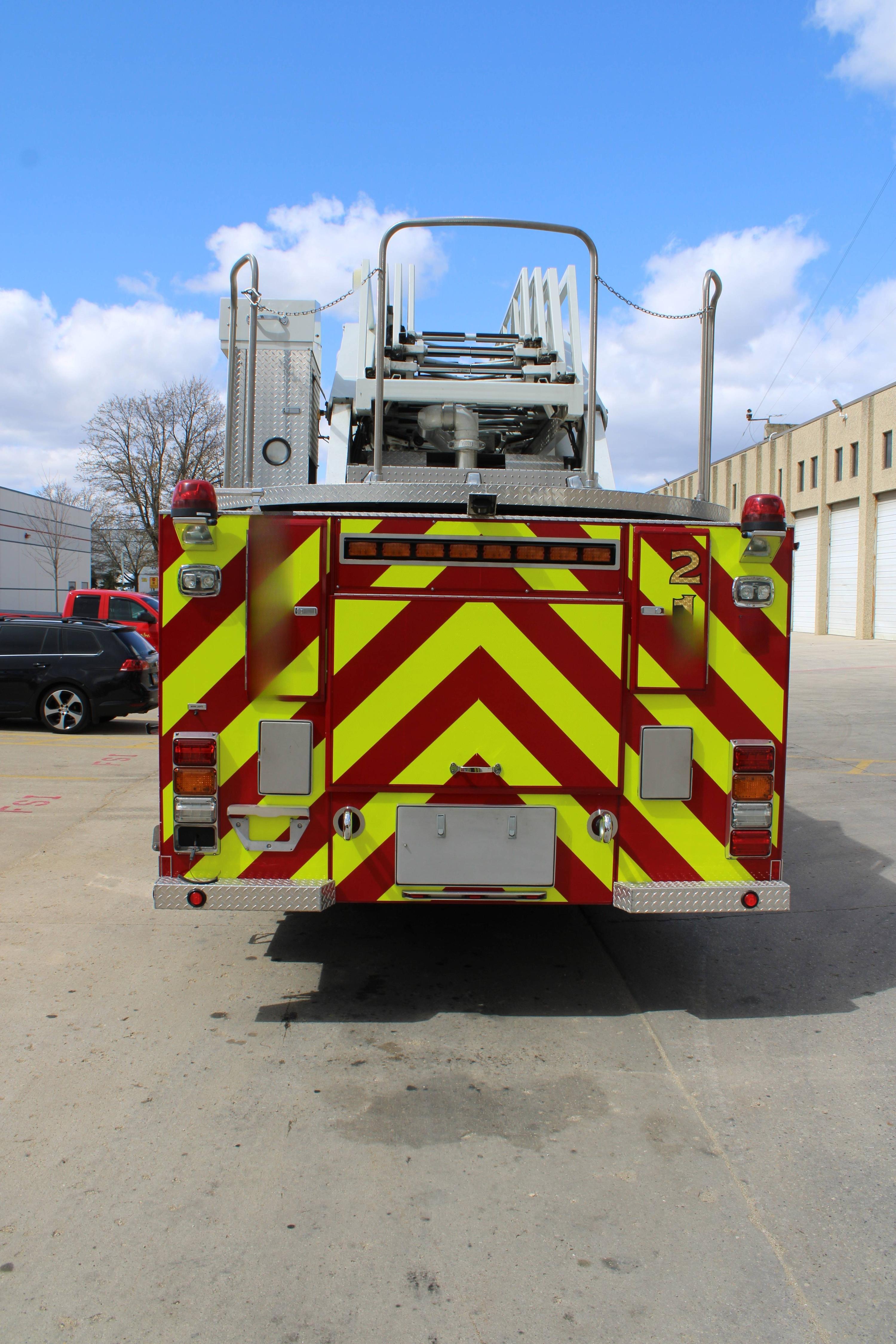 2013 Spartan Sirius MFD 105' Quint - image 10