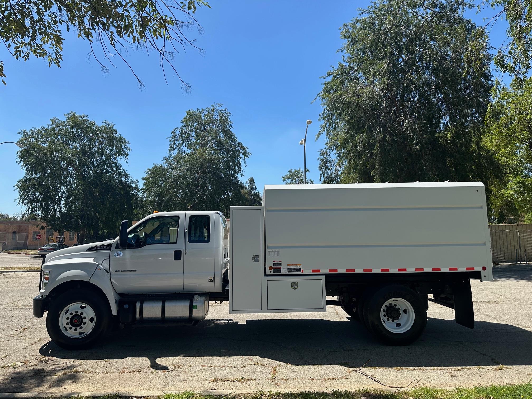 2022 Ford F-750 Extra Cab Chipper Dump Truck - image 13