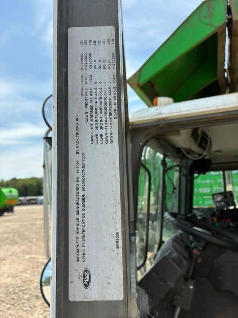 2017 Mack Heil Front Loader - image 21