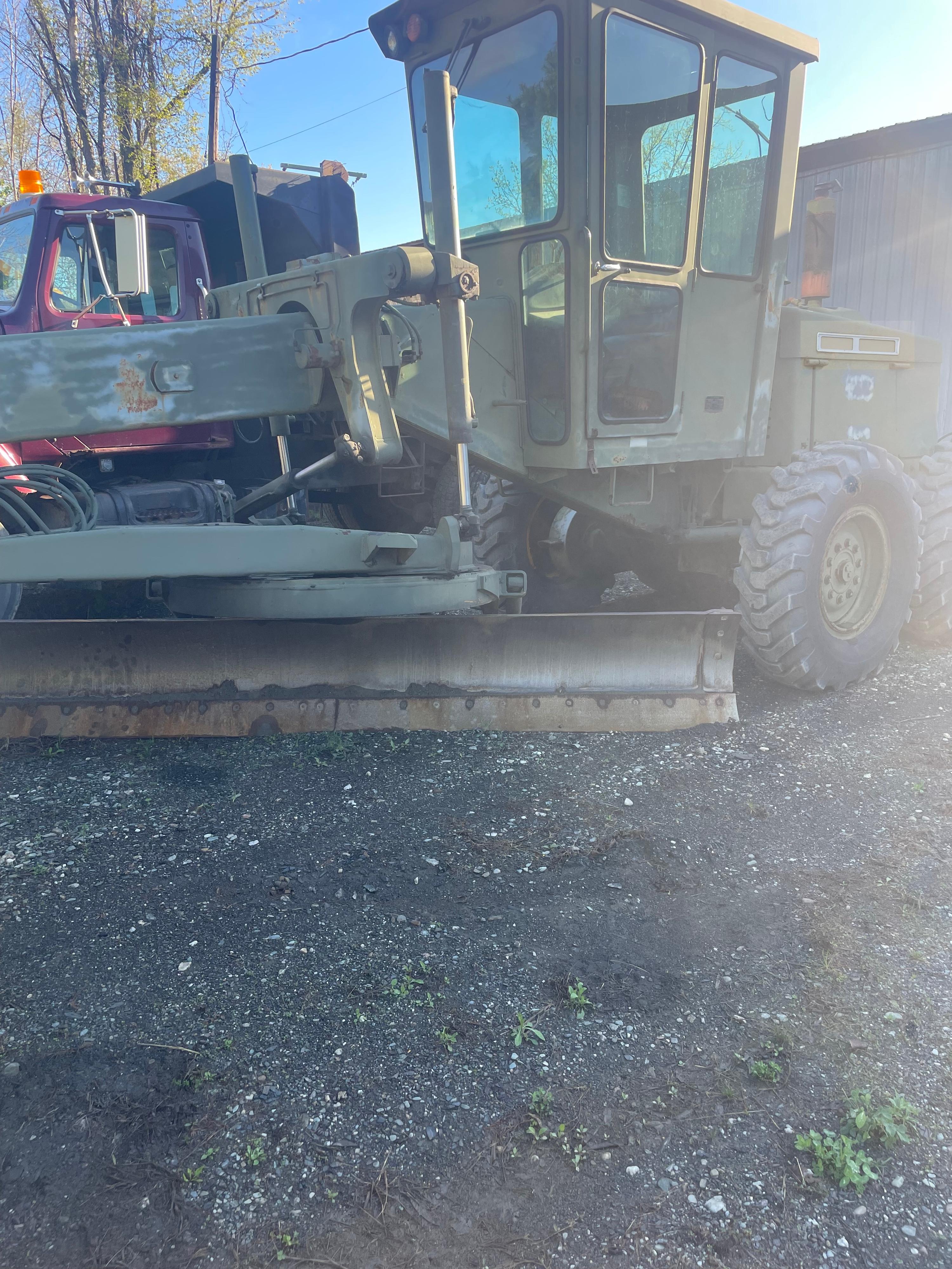 1980 John Deere 570A Motor Grader - image 4