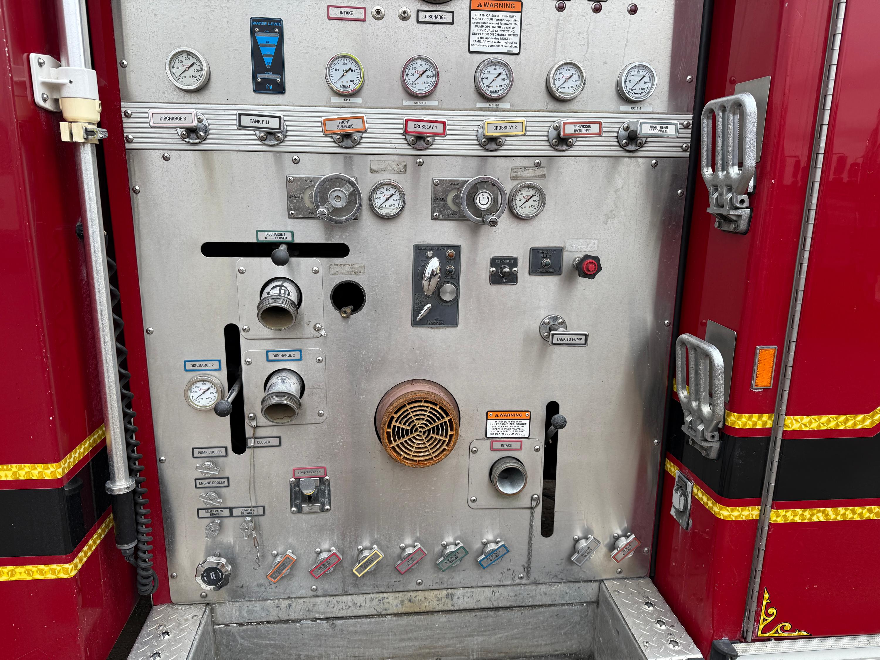 2005 E-One Pumper - image 11