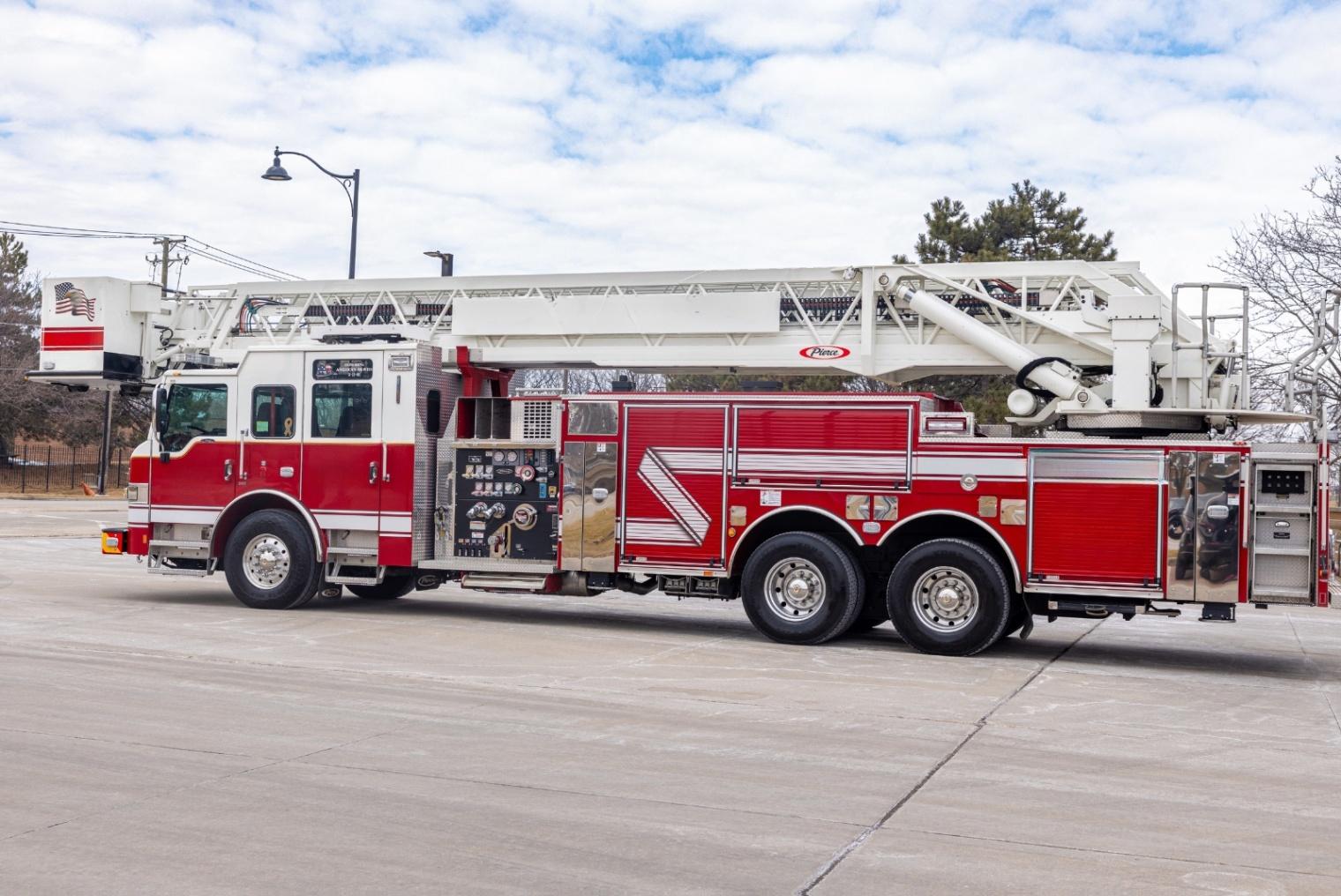 2016 Pierce Velocity 100' Quint - image 21