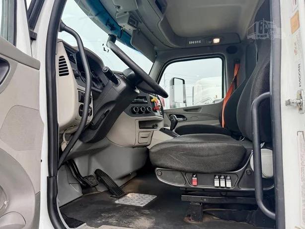 2018 Peterbilt 579 Super 10 Dump Truck - image 18