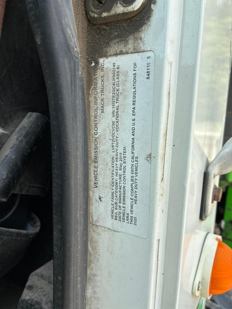 2020 Mack E-Z Pack Front Loader - image 14