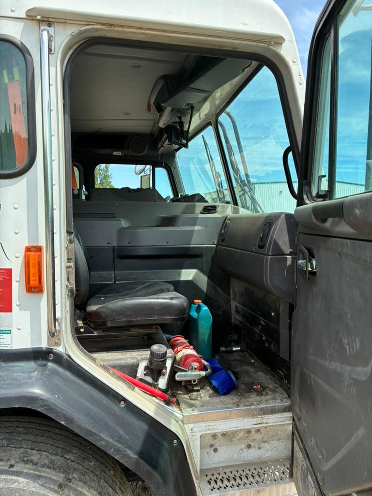 2020 Peterbilt E-Z Pack Front Loader - image 20