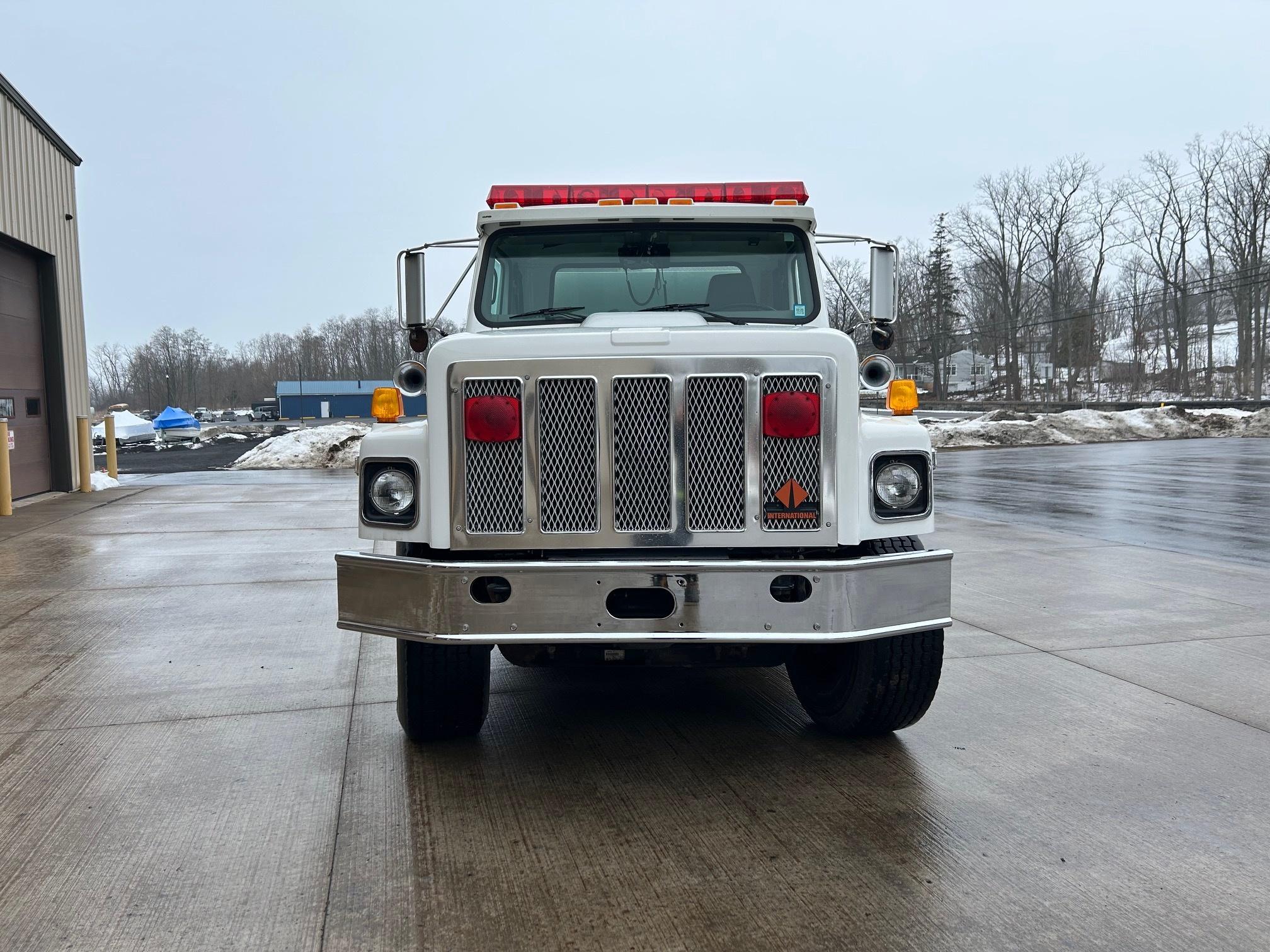 1995 3D International Pumper Tanker - image 2