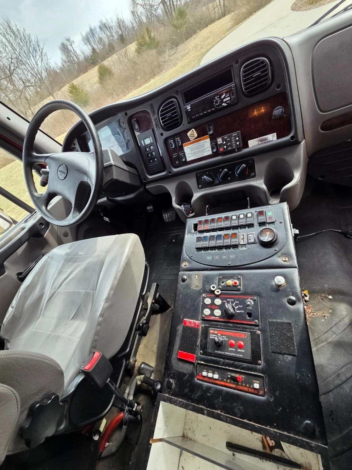 2016 PL-Custom Freightliner Type I Ambulance - image 11