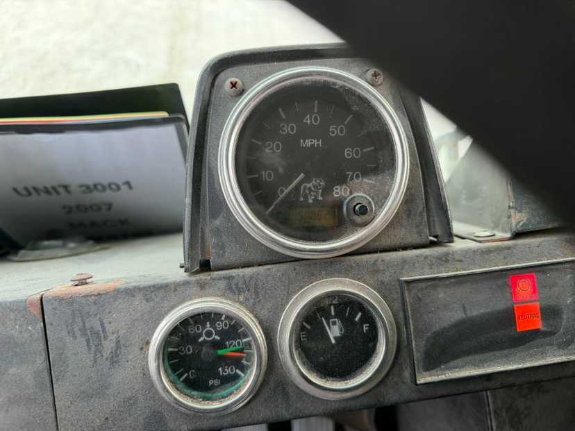 2007 Mack E-Z Pack Front Loader — photo 7