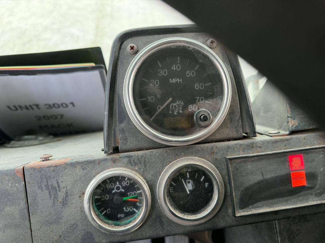 2007 Mack E-Z Pack Front Loader - image 7