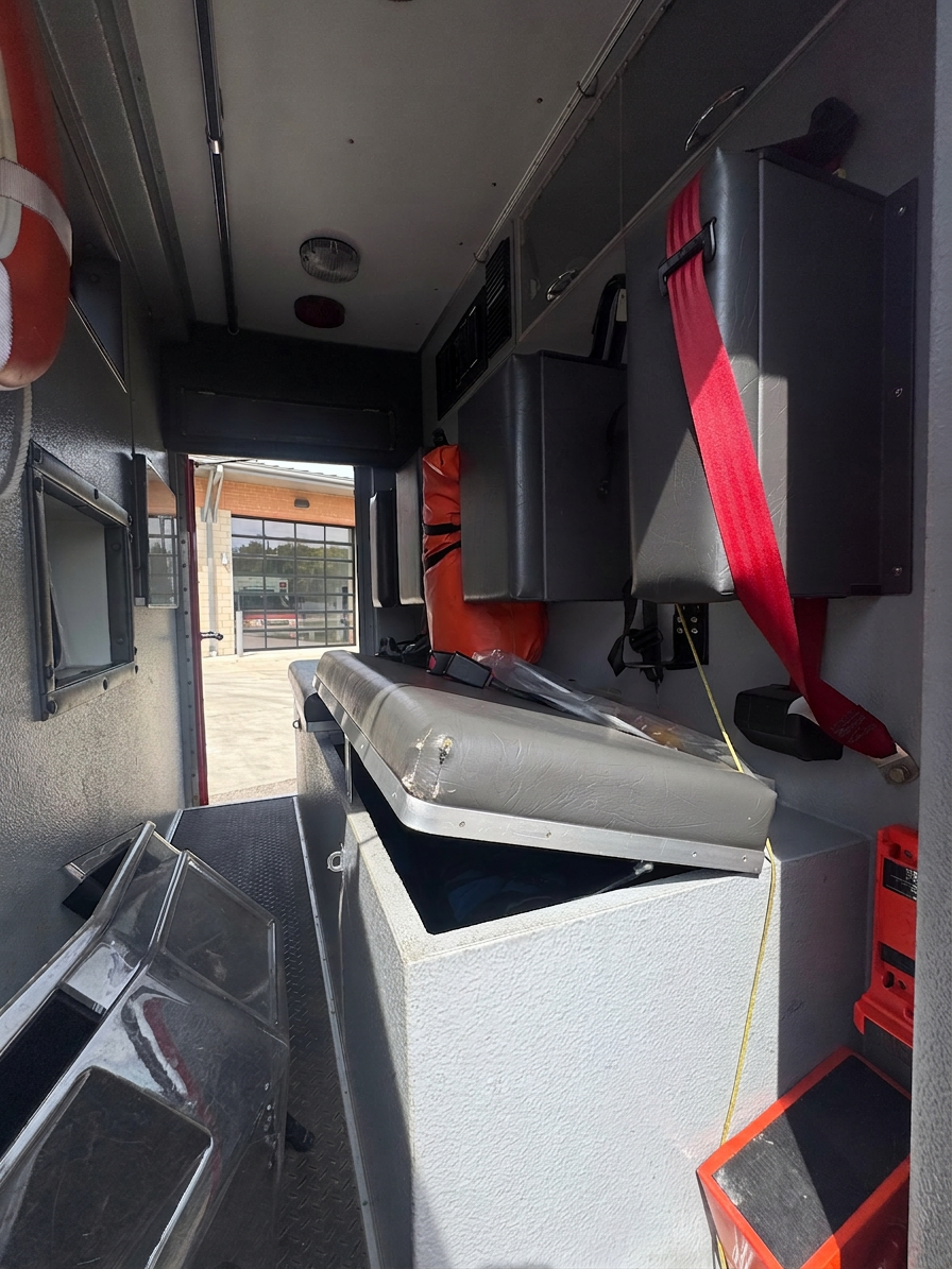 2003 Ford Light Rescue - image 10
