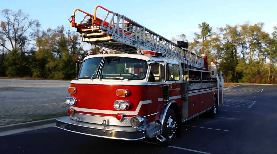 1981 American LaFrance 100' Aerial