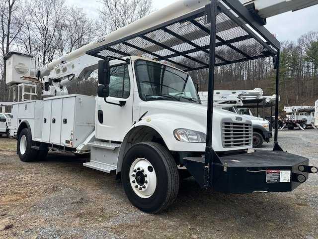 2019 Freightliner M2 Bucket Truck w/ Altec AT67 Boom (72 ft) — photo 2