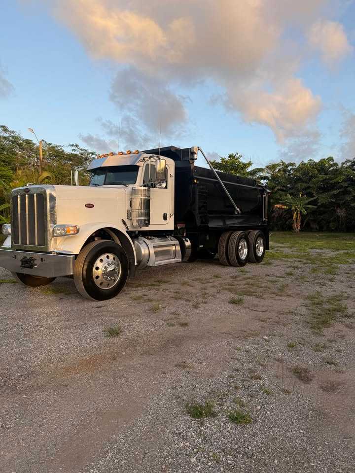 2022 Peterbilt 389 Dump Truck