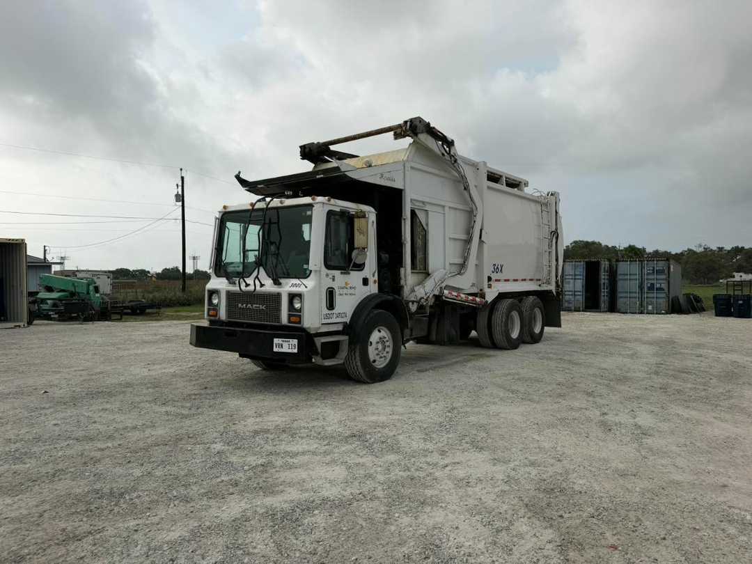 2007 Mack E-Z Pack Front Loader