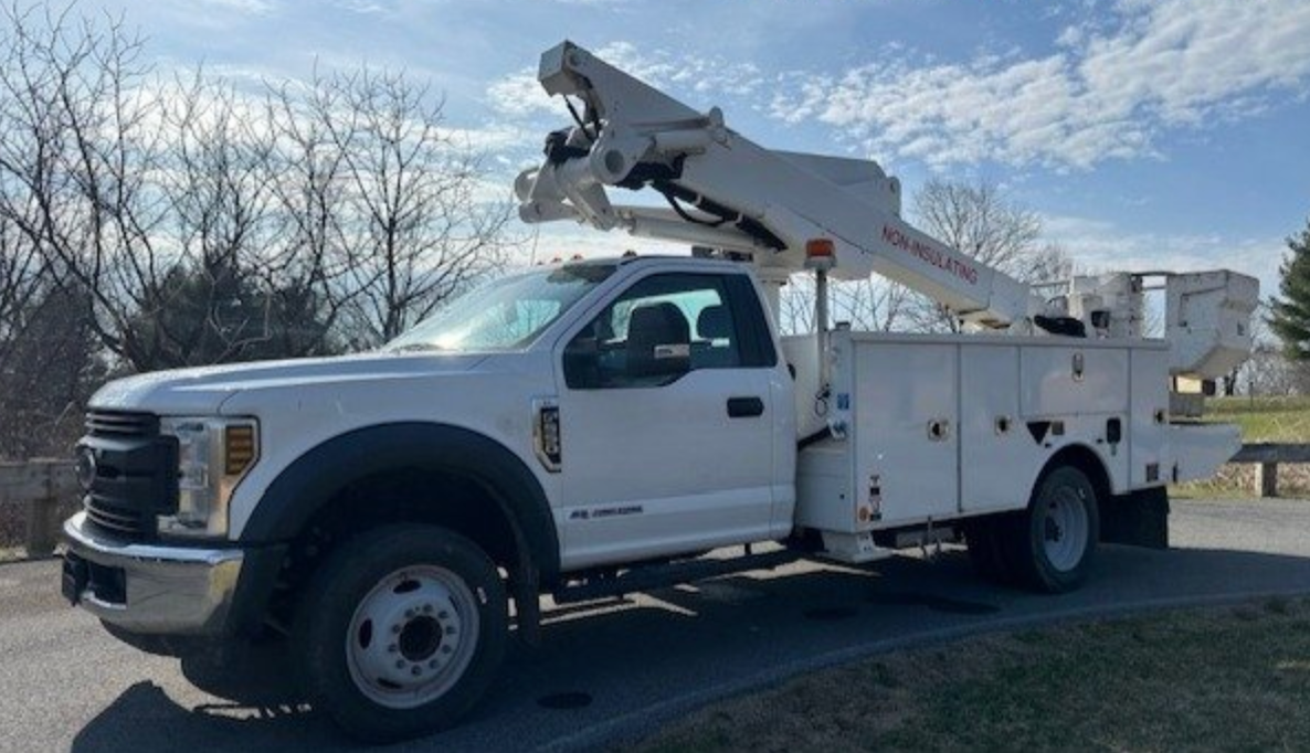 2019 Ford F550 Bucket Truck w/ Altec AT41S Boom (46 ft) - image 23