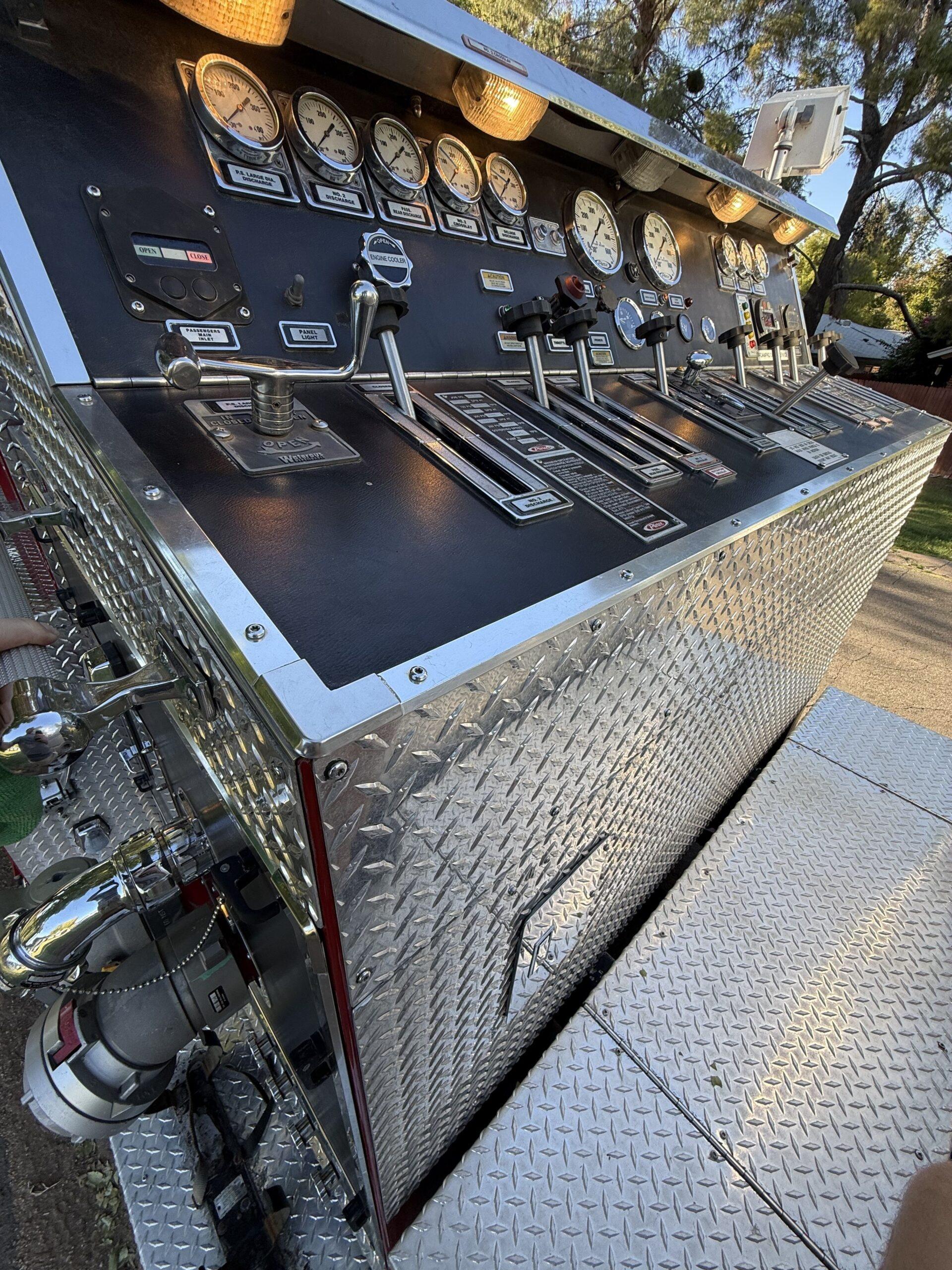 2000 Pierce Saber Pumper - image 17