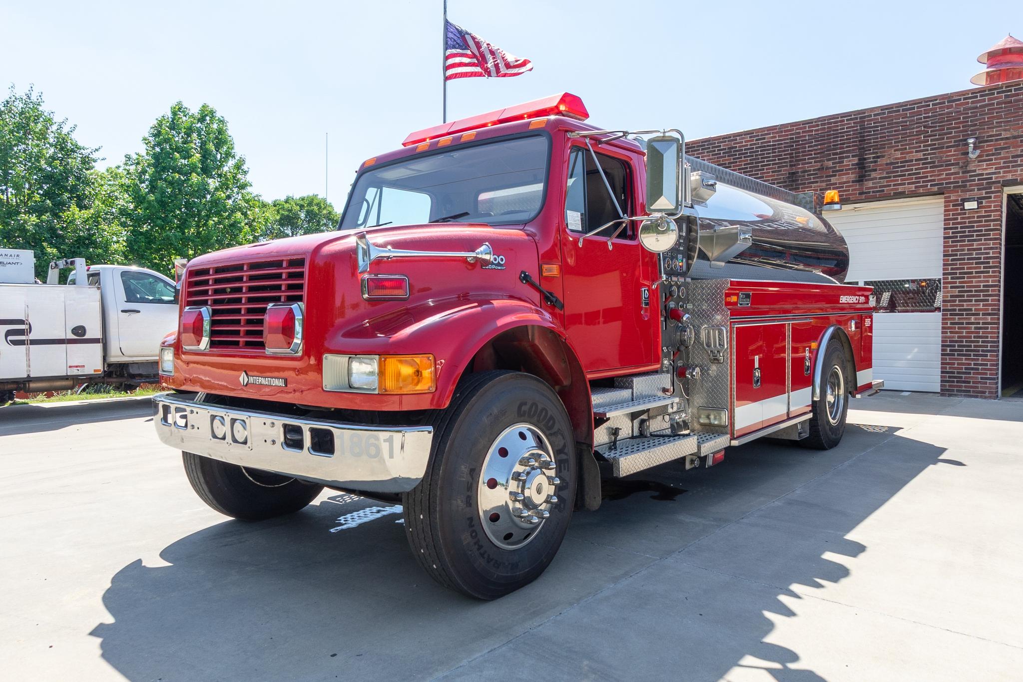 2001 New Lexington International Tanker - image 2