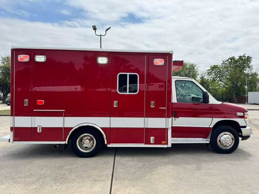 2015 Horton Ford Type III Ambulance — photo 7