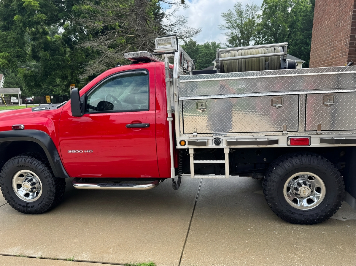 2010 Chevrolet 3500 Brush Truck - image 2
