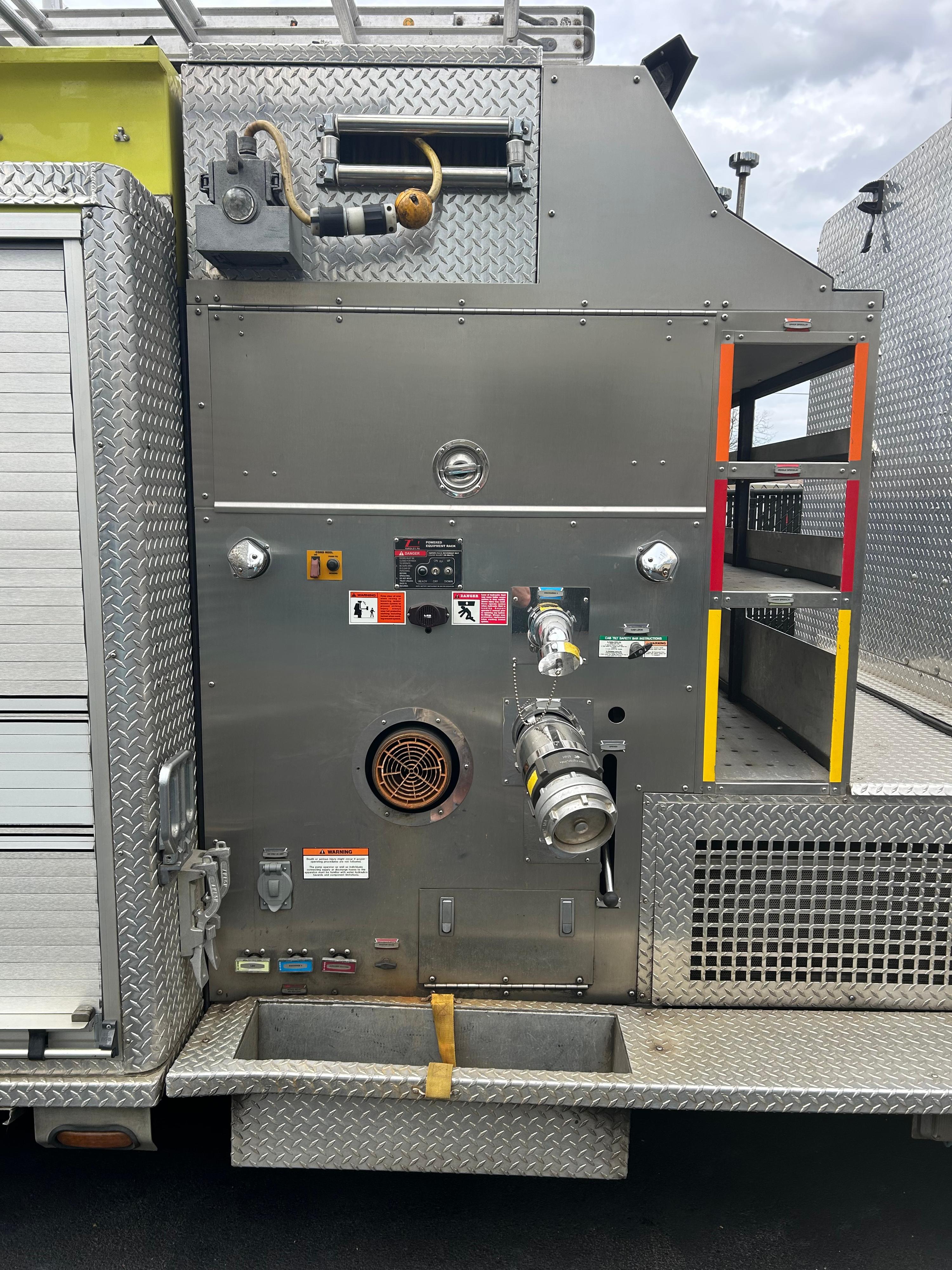 2005 KME Predator Pumper - image 26